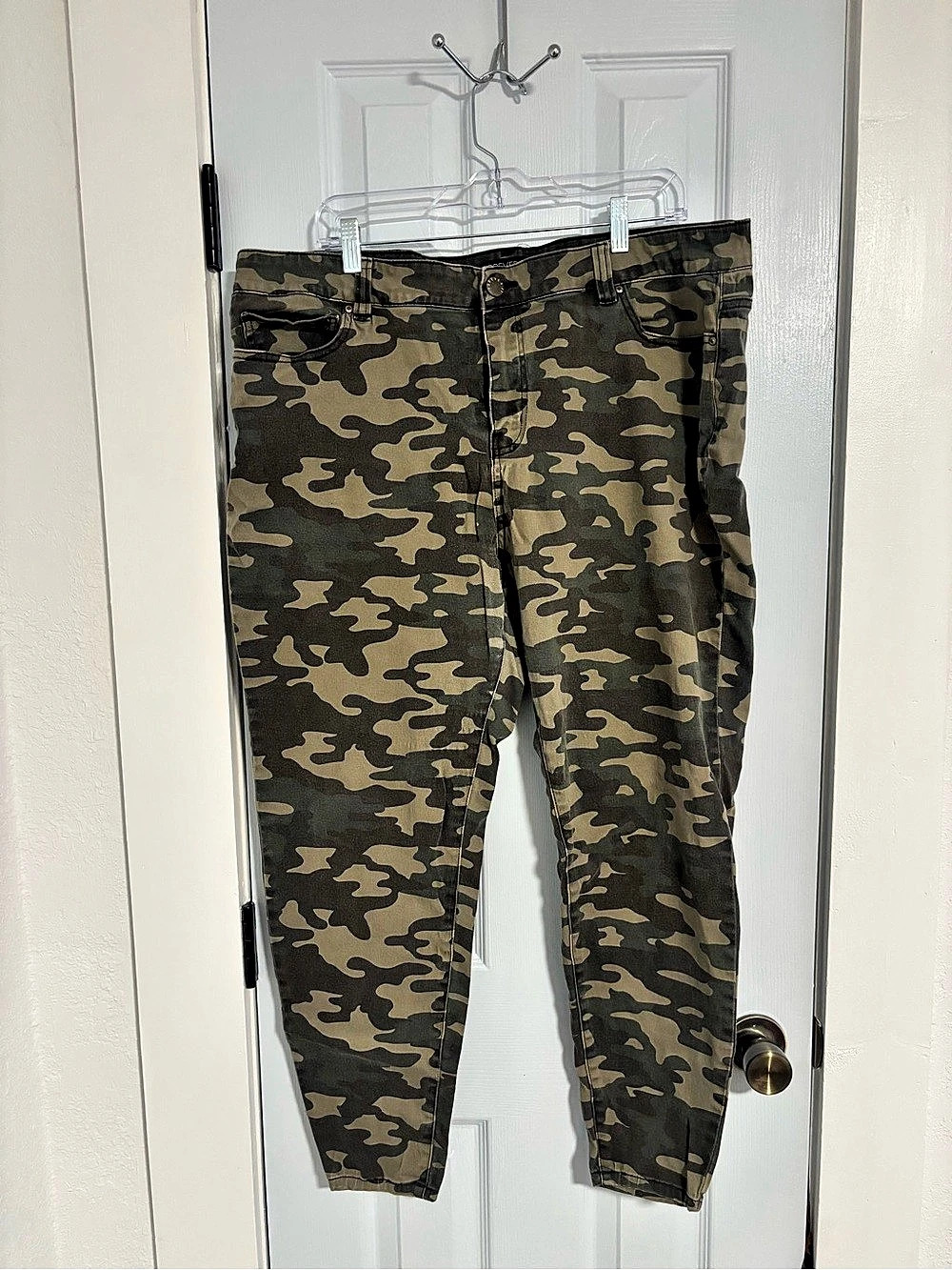 Forever 21 Camouflage Skinny Pants Size 20